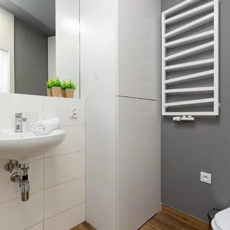 Apartment With Swimming Pool And Gym Warsaw